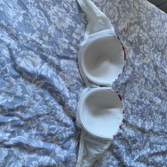 38DD strapless bra - Picture 3 of 4